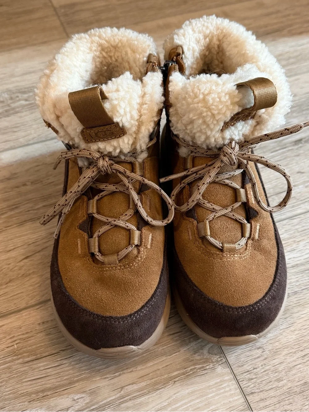 UGG TerreTrail Cozy Lace Boots - Kids Size 3 - Chestnut - Like New